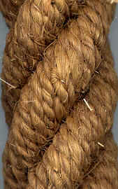 Cuerda hecha con fibras del fruto del coco